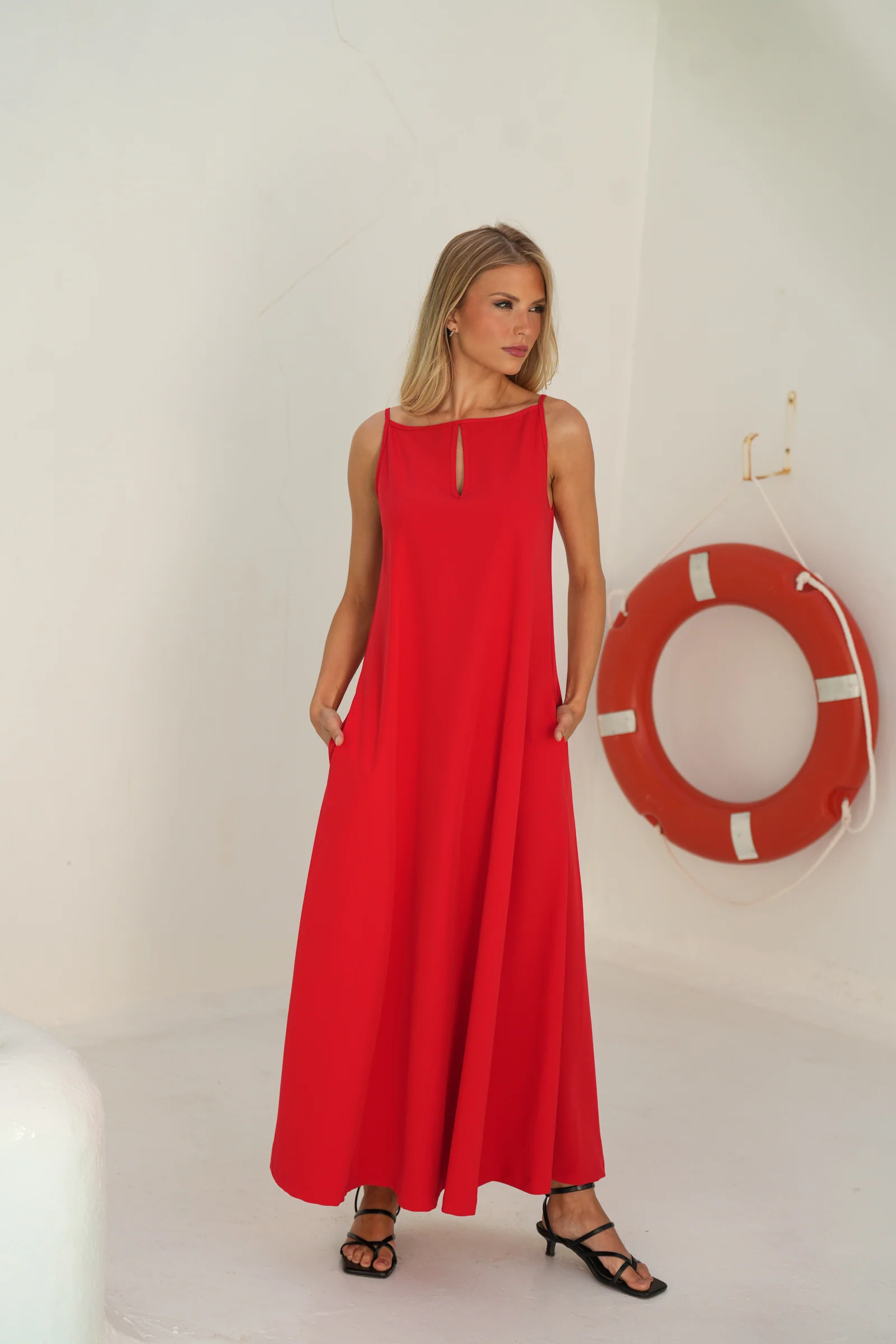 Vestido Comprido Fluido com Decote Redondo